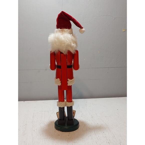 16" count down nut cracker - Picture 3 of 5